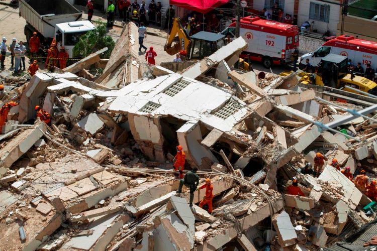 Un edificio residencial de siete plantas se derrumba en la ciudad de Fortaleza (Brasil)