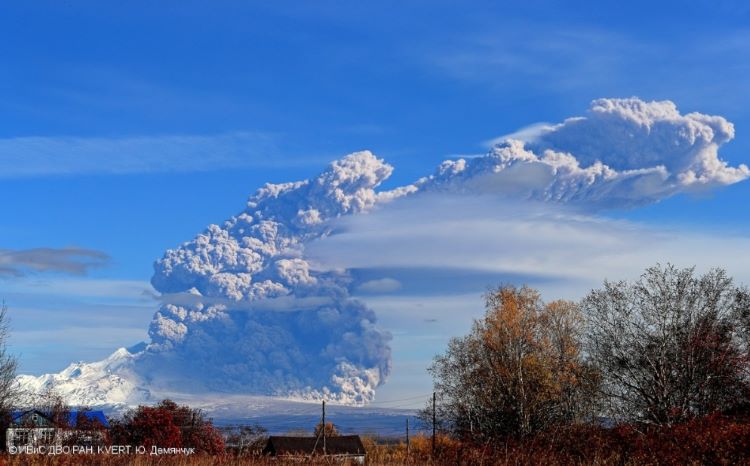 Erupción explosiva en el volcán Sheveluch