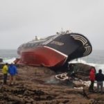 Marinero muere al quedar su pesquero varado en las rocas (Galicia)