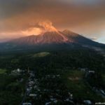Potente erupción del volcán Santa María y virulenta actividad en el volcán de Fuego (Guatemala)
