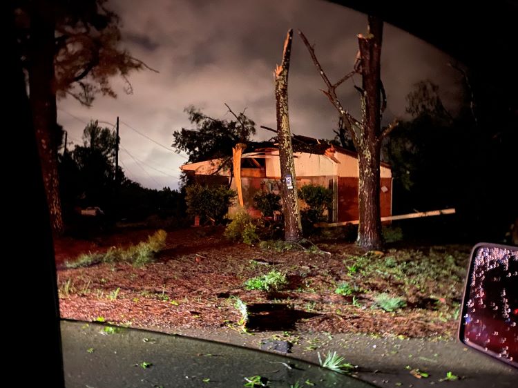 Serie de tornados destructivos azotan Mississippi (Estados Unidos)