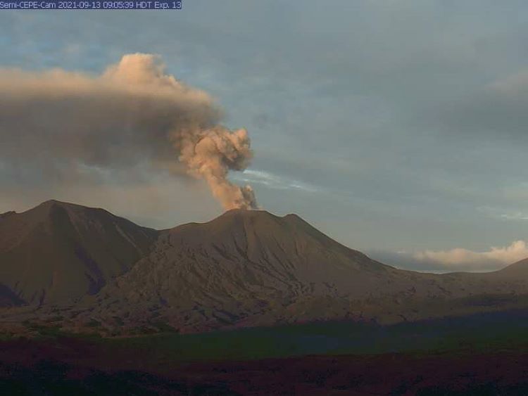 ¡Alerta Roja! Prevén inminente erupción masiva del volcán Semisopochnoi (Alaska) 