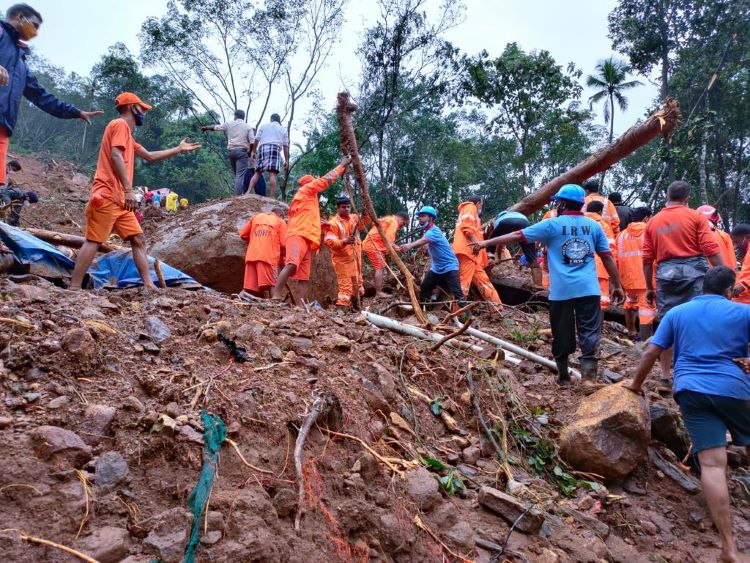 Inundaciones y deslizamientos de tierras causan al menos 26 víctimas mortales en Kerala (India)