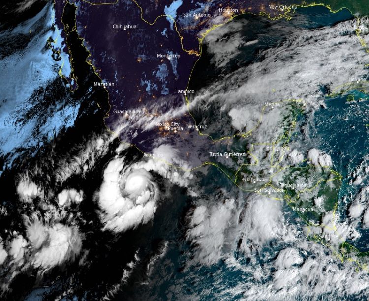 El huracán “Rick” podría tocar tierra en México como un huracán de categoría superior