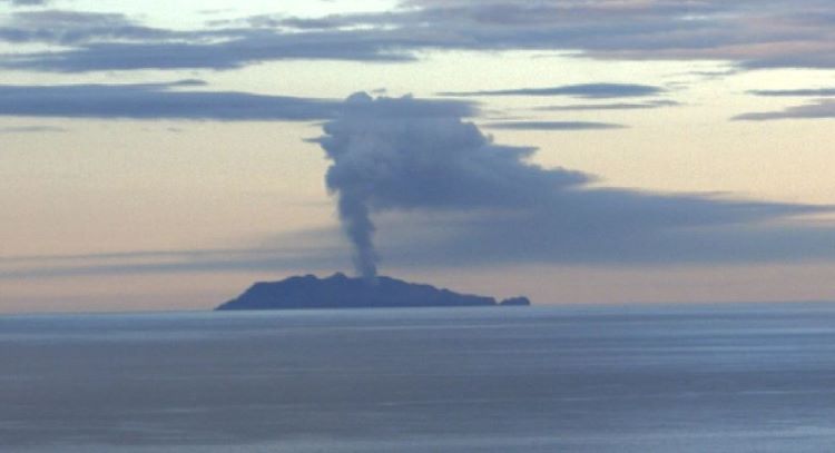 Aumentan las emisiones de gases y de niebla volcánica en isla Whakkari, o isla White (Nueva Zelanda)