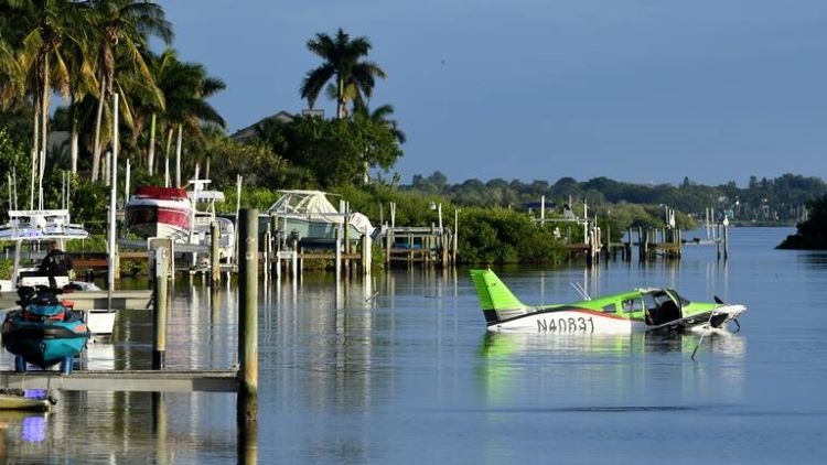 Avioneta cae en la bahía de Sarasota, sin causar daños (Estados Unidos)
