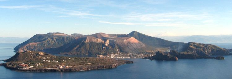 ¡Atención! Aumentan alerta a naranja ante posible próxima erupción en isla Vulcano (Italia)