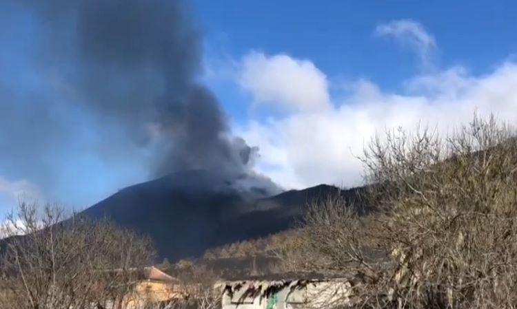 Hasta la fecha, hay 12 coladas de lava en La Palma, al 03/12/2021. Día 76