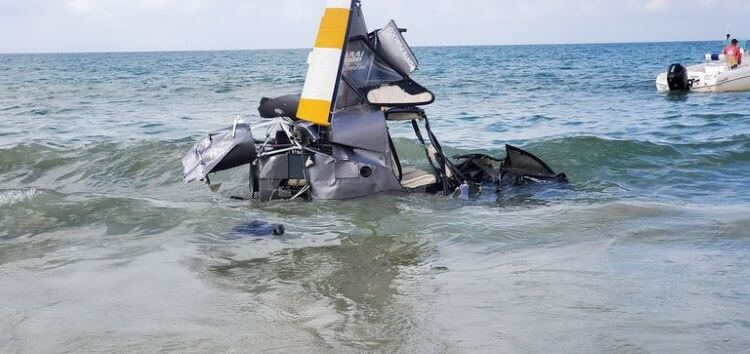 Helicóptero cae en una playa de Brasil con tres personas a bordo