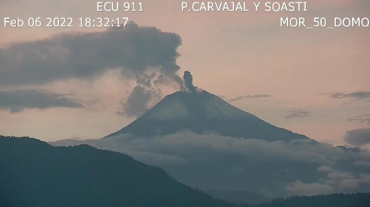 Potente erupción en el volcán Sangay, en Ecuador. Alertan a los residentes cercanos para tomar precauciones