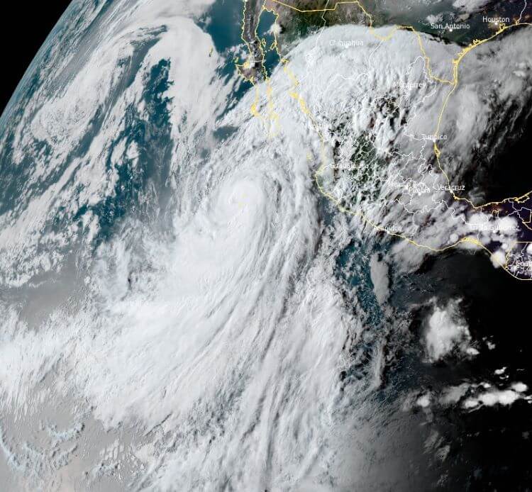 Lluvias torrenciales y fuertes vientos previsto en Baja California por el huracán “Kay”
